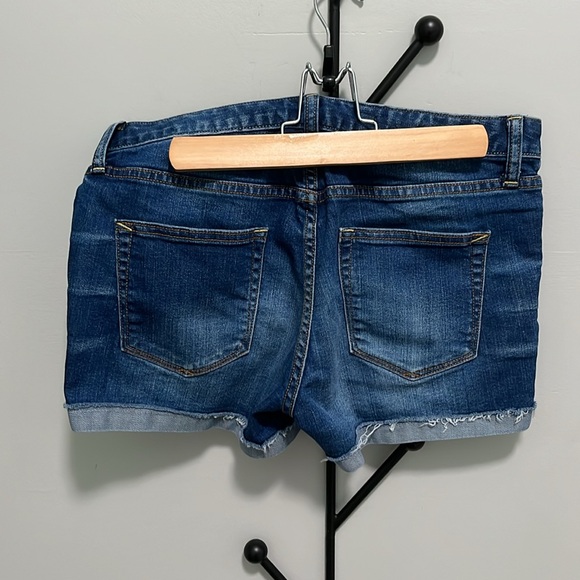 Gap Slim Cutoffs Waist 28 - Picture 2 of 3